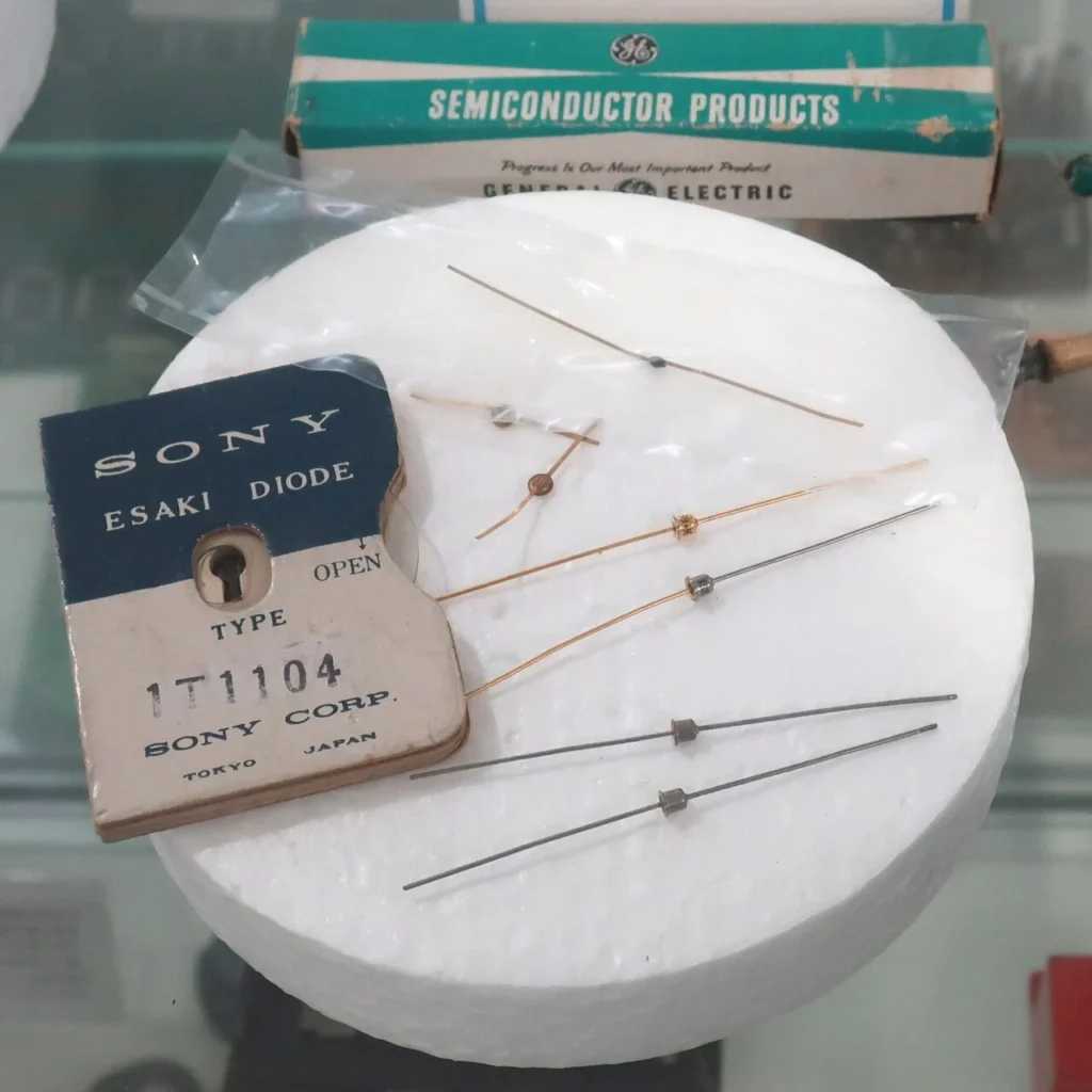 電気通信大学の博物館で展示されているエサキダイオード
