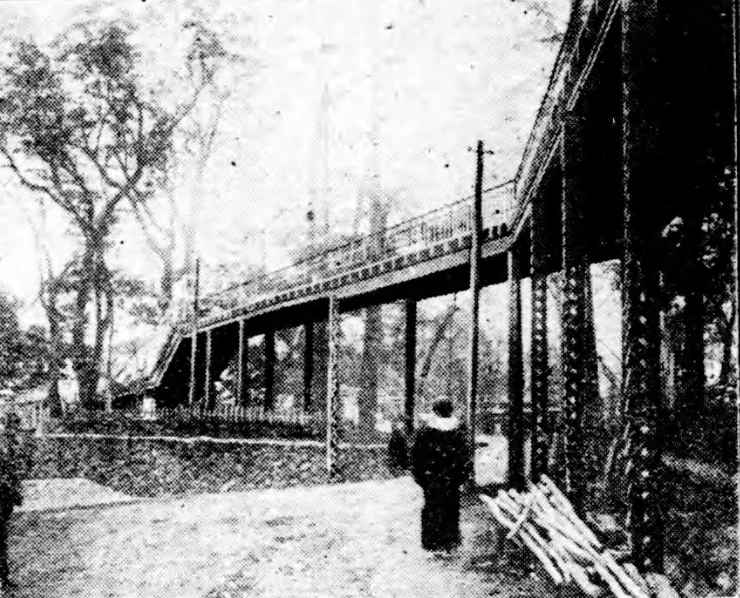 1914年の東京大正博覧会に設置されたエスカレーター