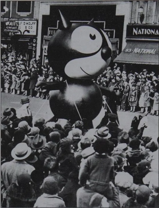 1927年のメイシーズ感謝祭パレードに登場したフィリックス・ザ・キャットの風船