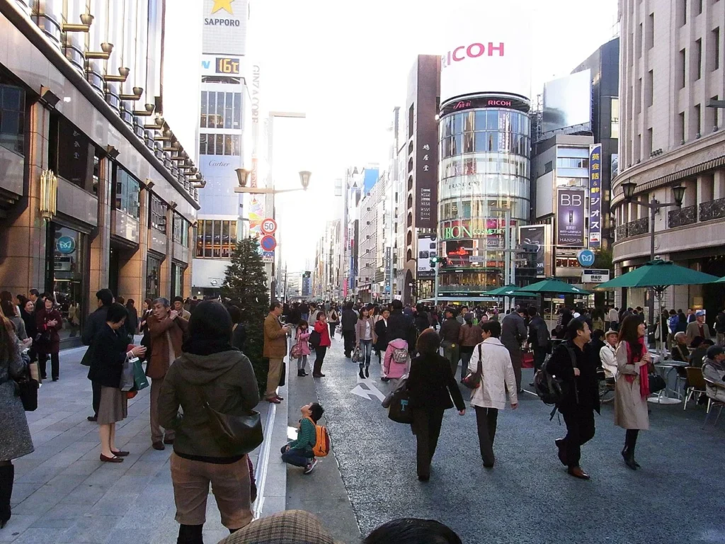 銀座の歩行者天国の写真