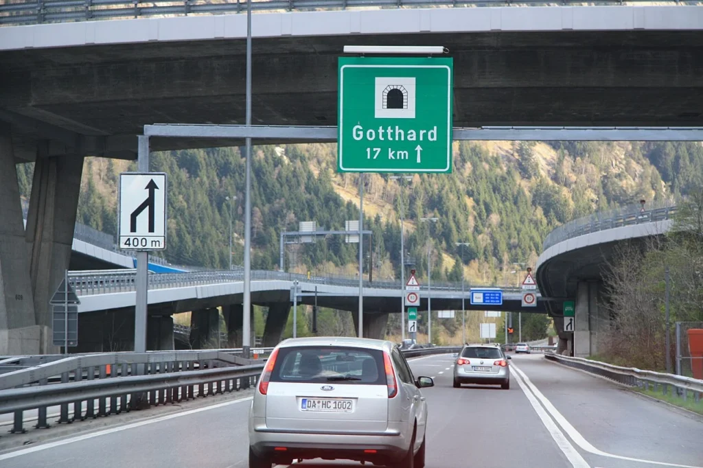スイスのゴッタルド道路トンネル北側入口