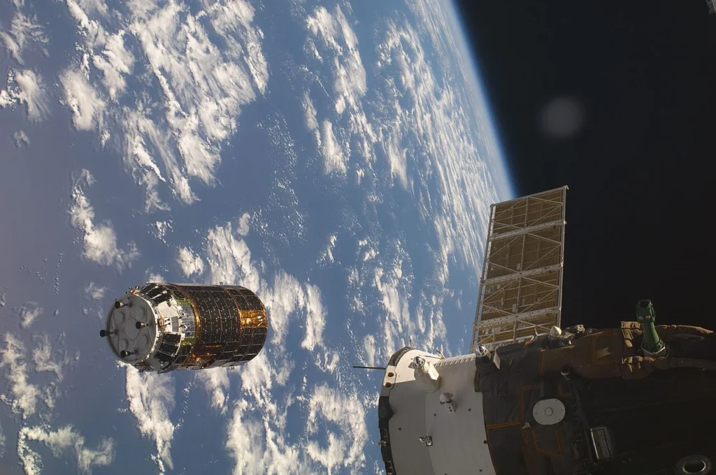 国際宇宙ステーションに結合した無人宇宙輸送船HTV技術実証機