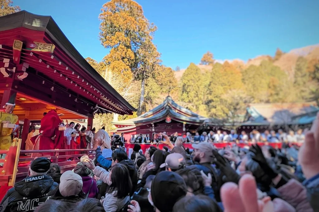 箱根神社の節分祭で行われる豆まき