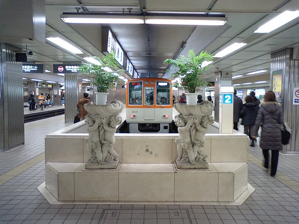 阪神電鉄の梅田駅ホーム