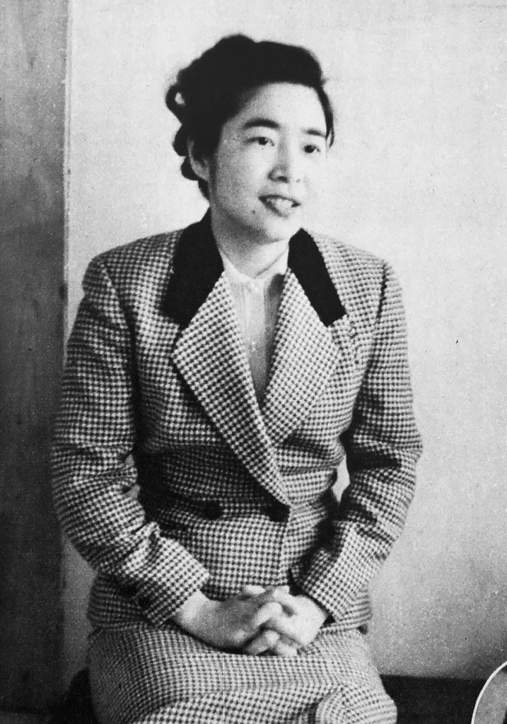 漫画家・長谷川町子の肖像写真
