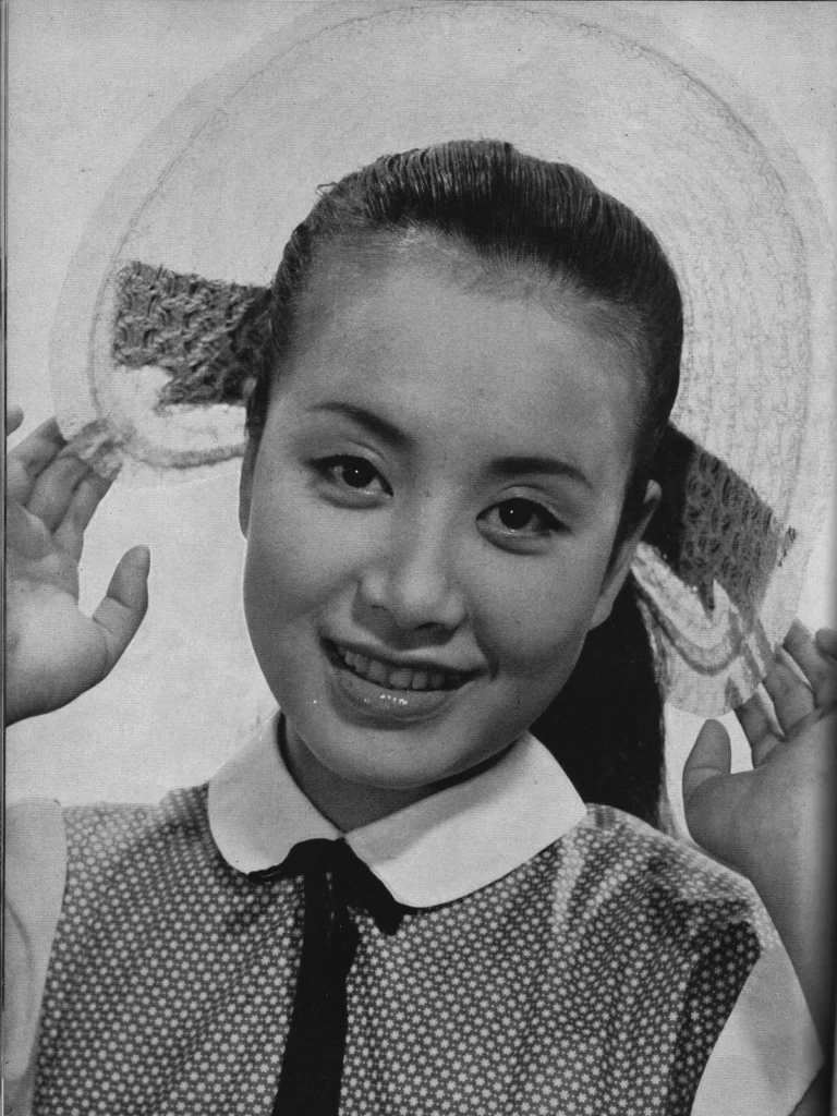 歌手・美空ひばりの肖像写真