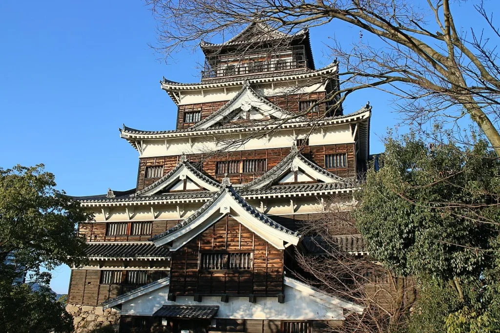 再建された広島城天守
