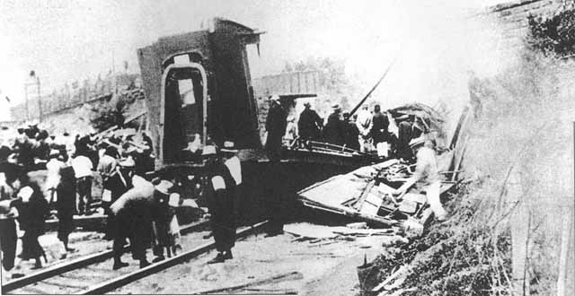 張作霖爆殺事件で破壊された列車の残骸