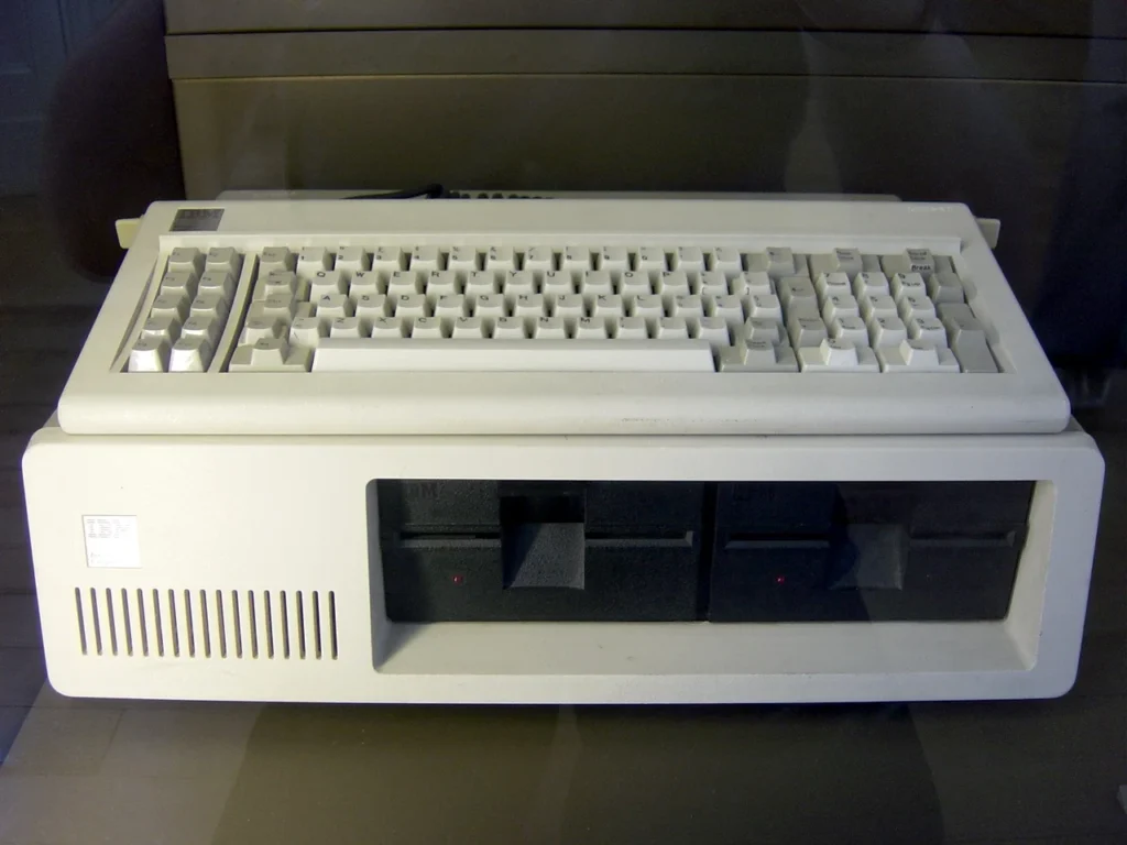 初代IBM PC、モデル5150の実機写真
