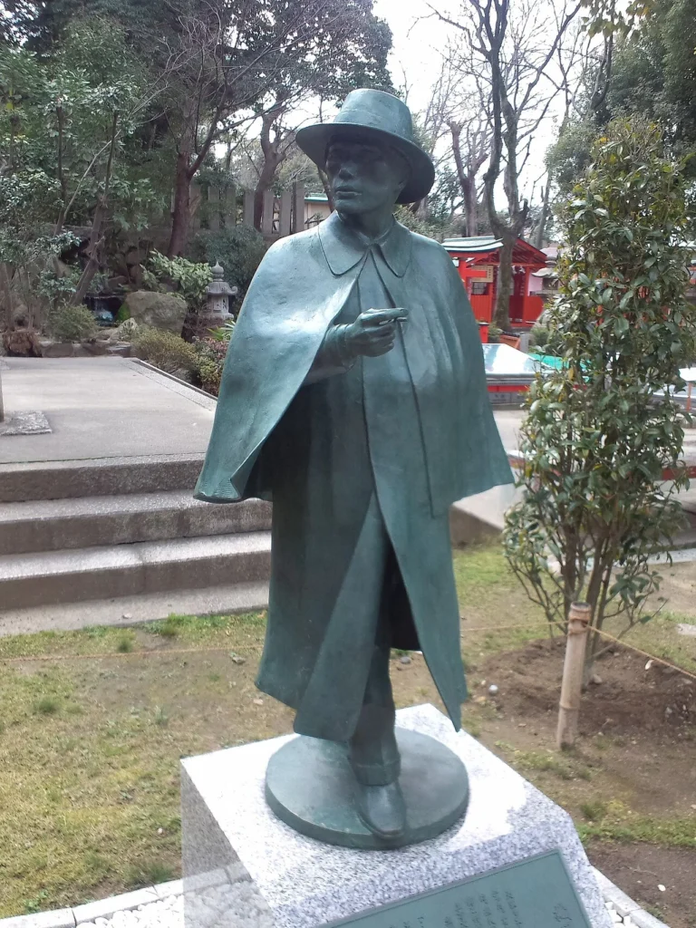 生國魂神社にある小説家・織田作之助の銅像