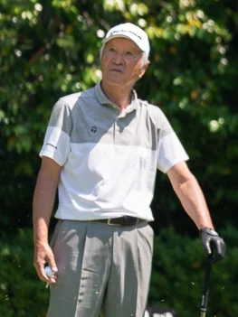 プロゴルファーの青木功
