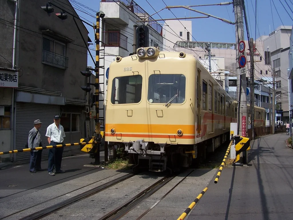 伊予鉄道の車両826を撮影した写真