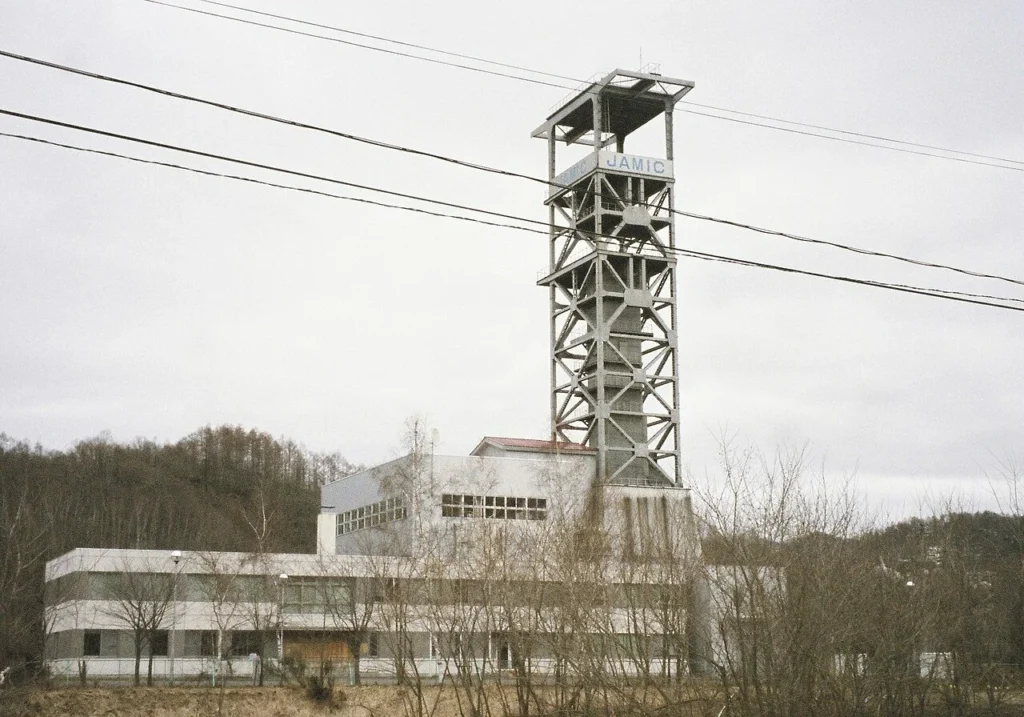 北海道上砂川町にあった地下無重力実験施設の写真