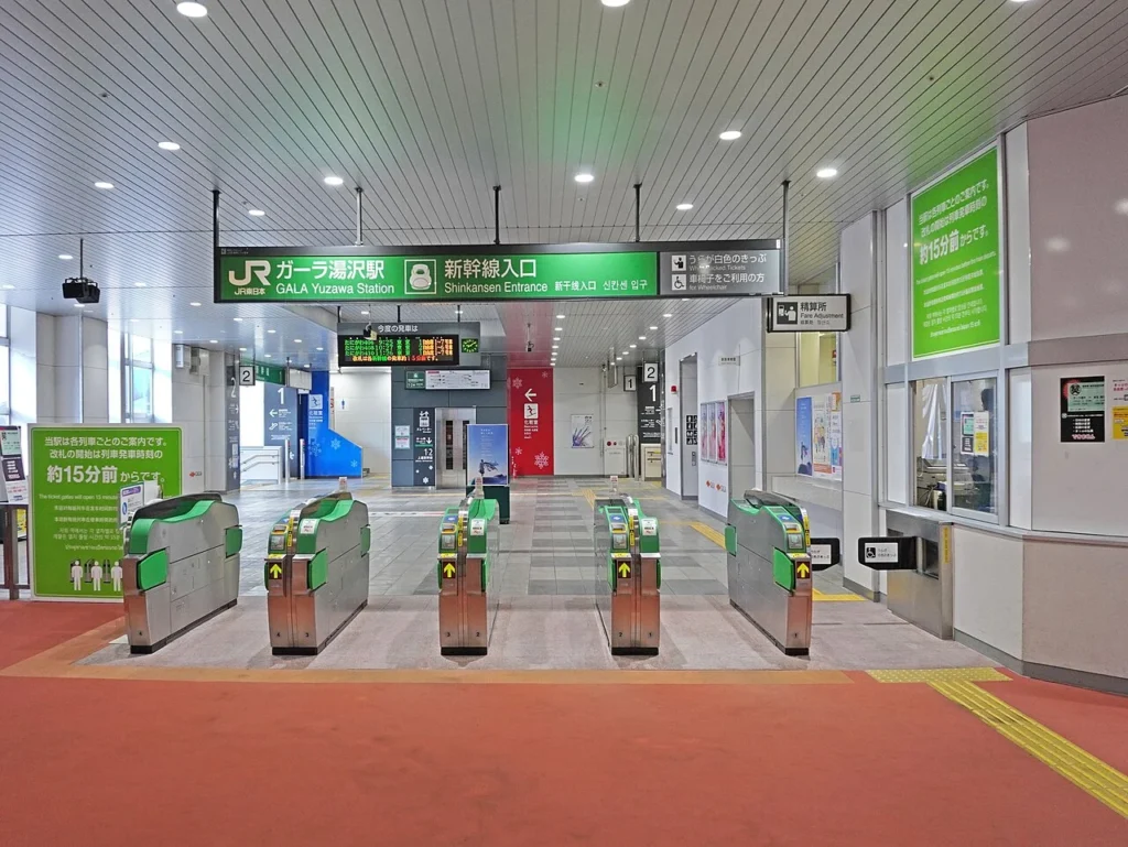 ガーラ湯沢駅の改札口の写真