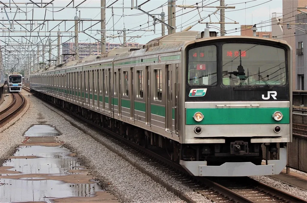 埼京線を走る205系電車の写真