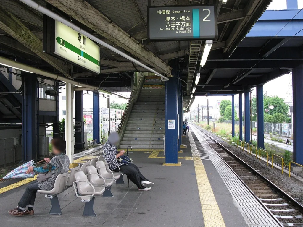 相模線・寒川駅のホームの写真