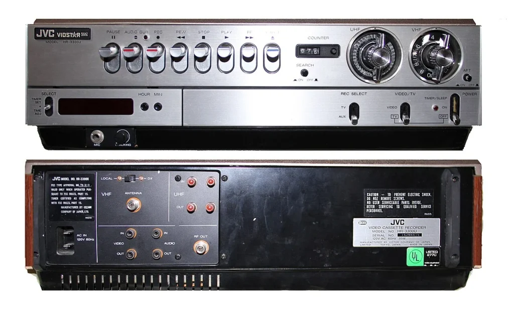 初期の家庭用VHSビデオデッキJVC HR-3300U