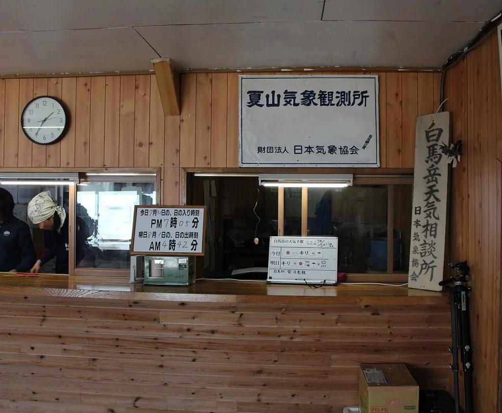 白馬山荘に設けられた日本気象協会の夏山気象観測所