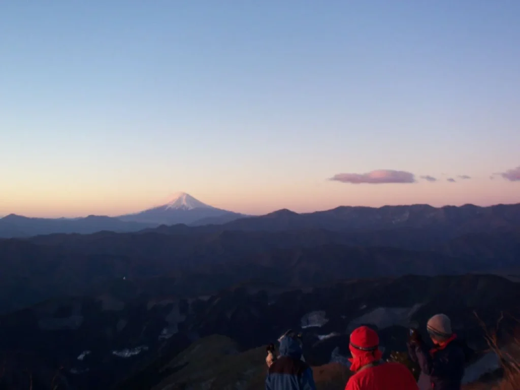 奥多摩町の鷹ノ巣山から望む初日の出