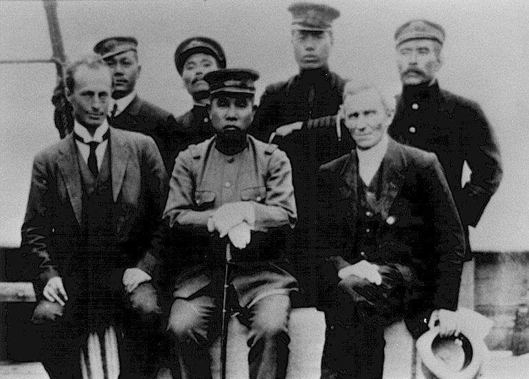 1911年にシドニーで撮影された白瀬矗ら日本南極探検隊関係者