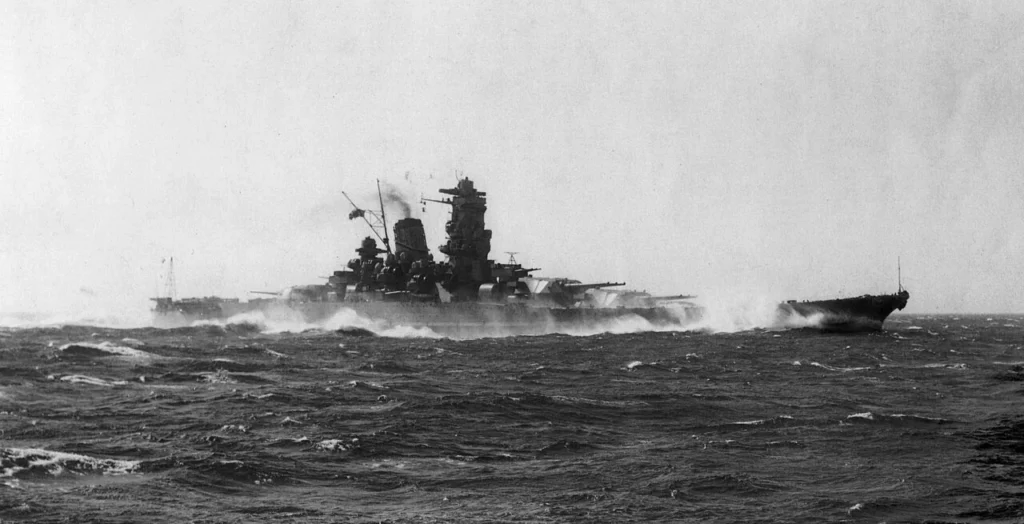豊後水道沖で試験航行する戦艦大和の写真