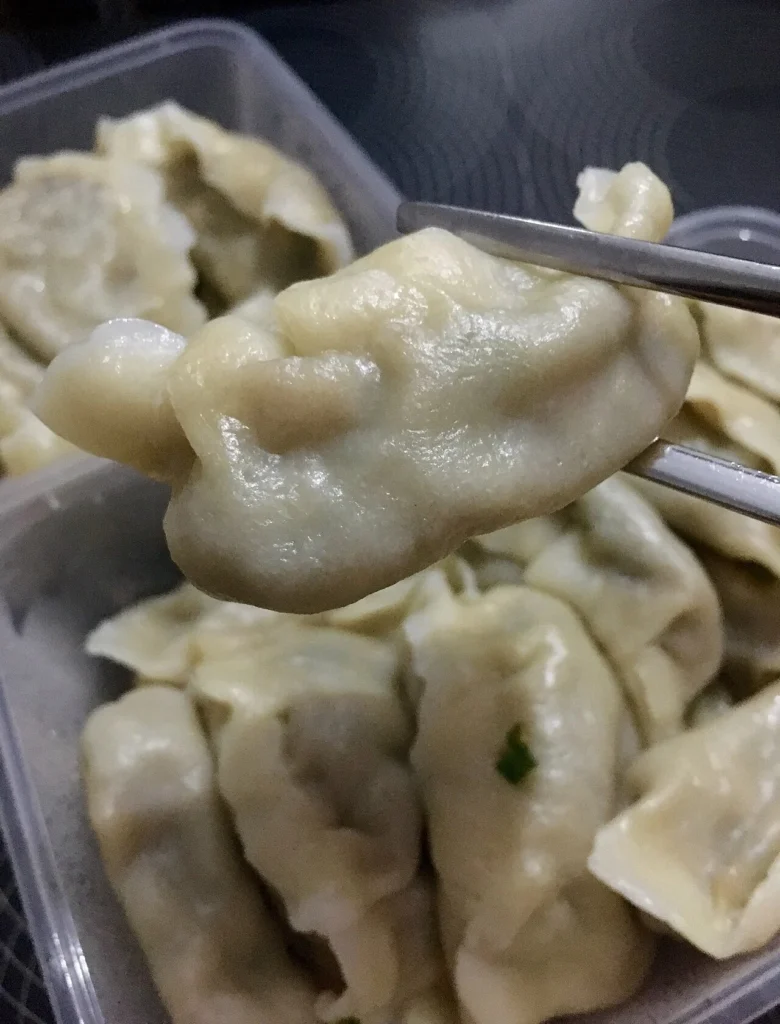 豚肉とニラを包んだ水餃子