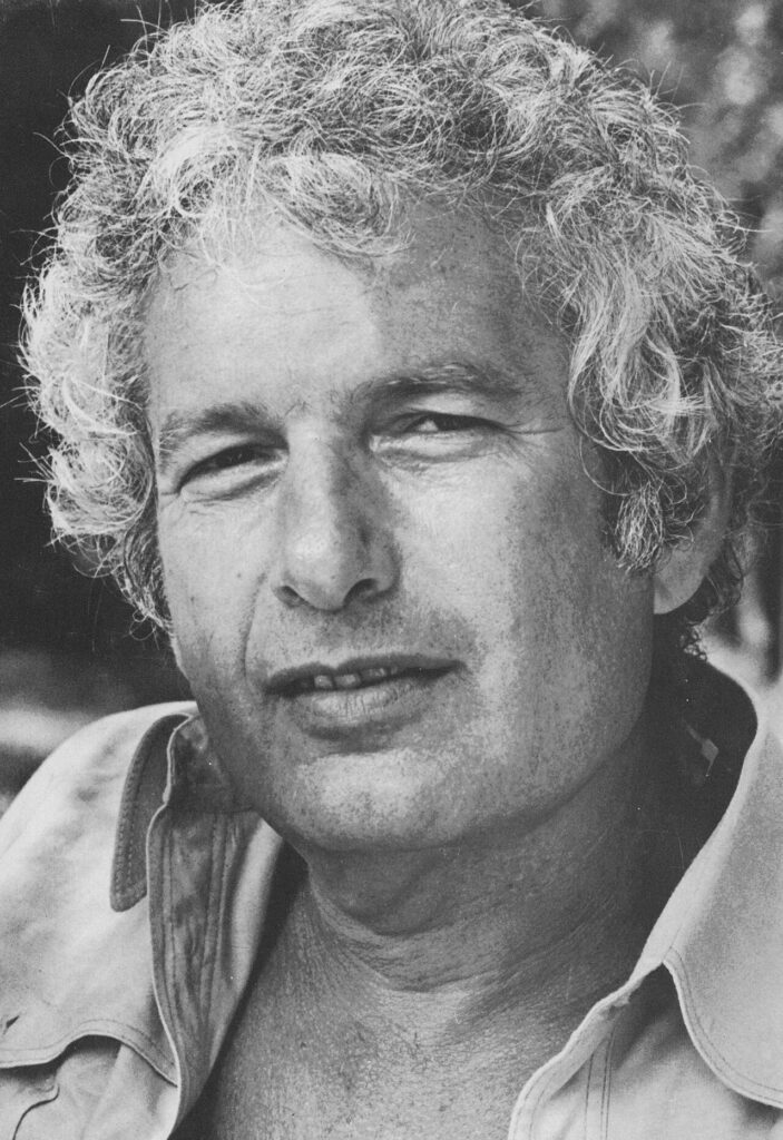 アメリカの小説家ジョーゼフ・ヘラーの肖像写真