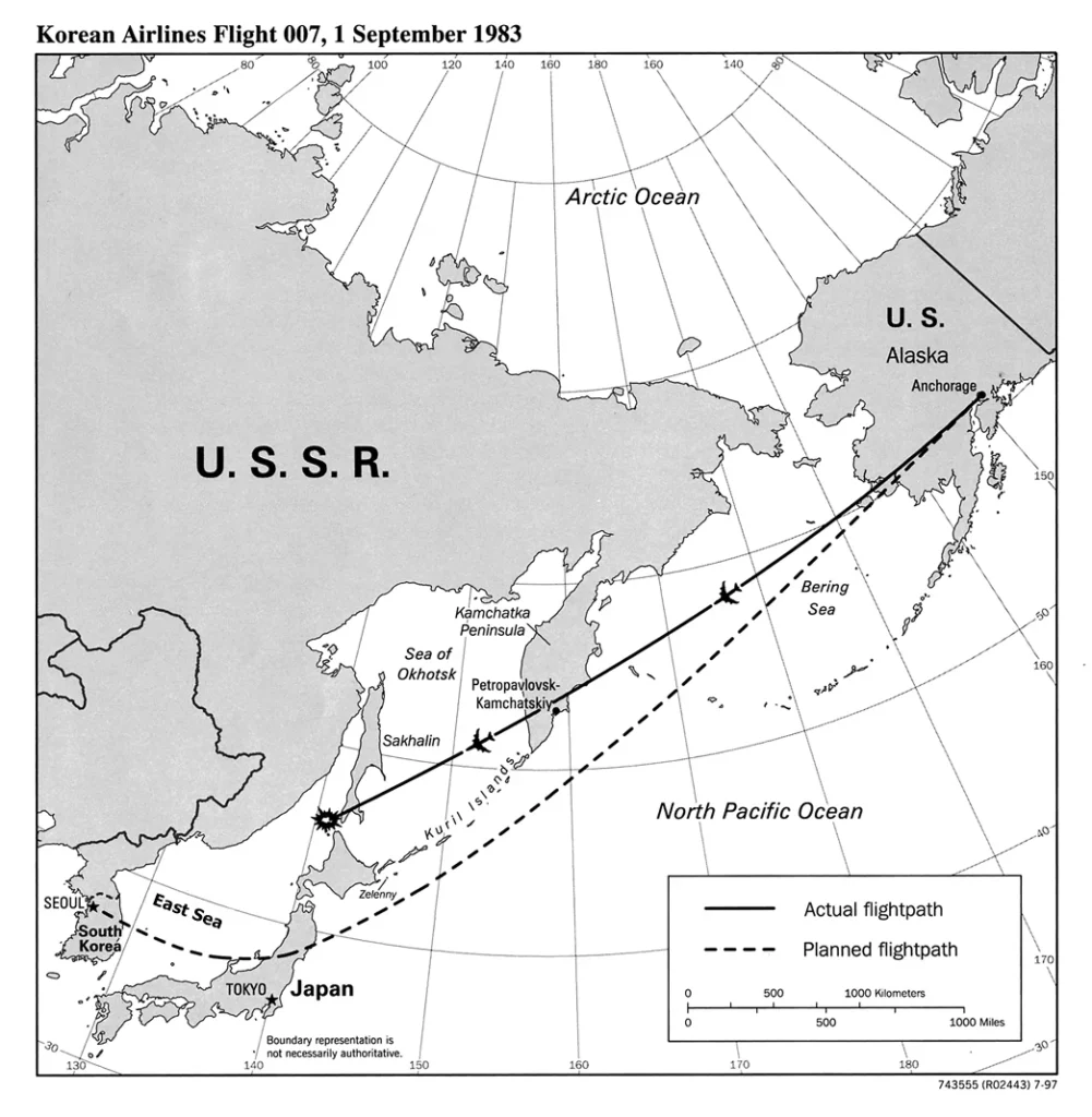 大韓航空007便の予定航路と実際の飛行経路を示した地図