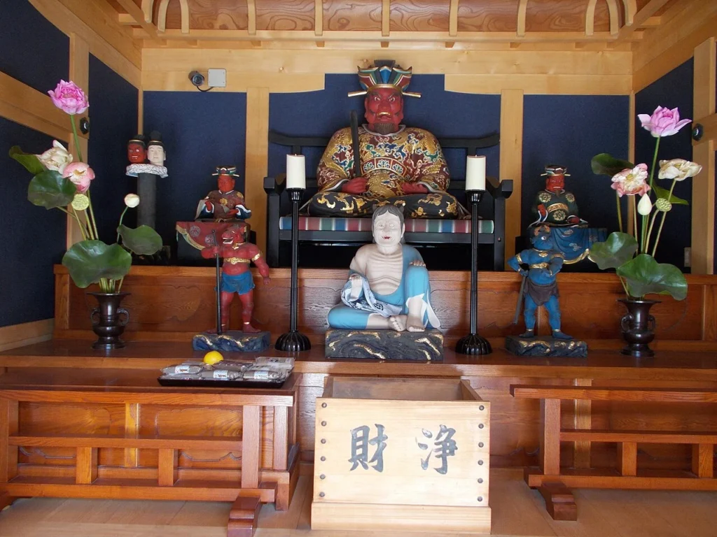 福岡市の海元寺閻魔堂に安置された閻魔大王像
