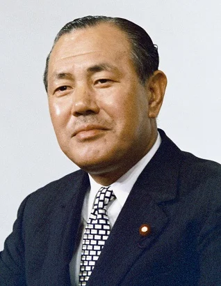 内閣総理大臣就任時の田中角栄の公式写真