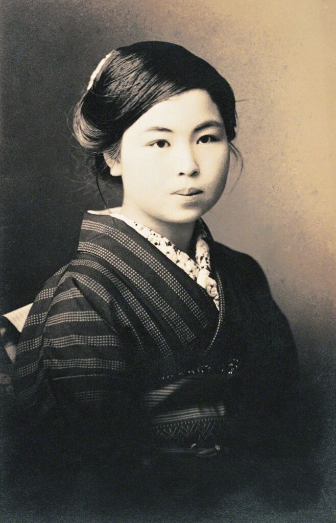 童謡詩人・金子みすゞの肖像写真
