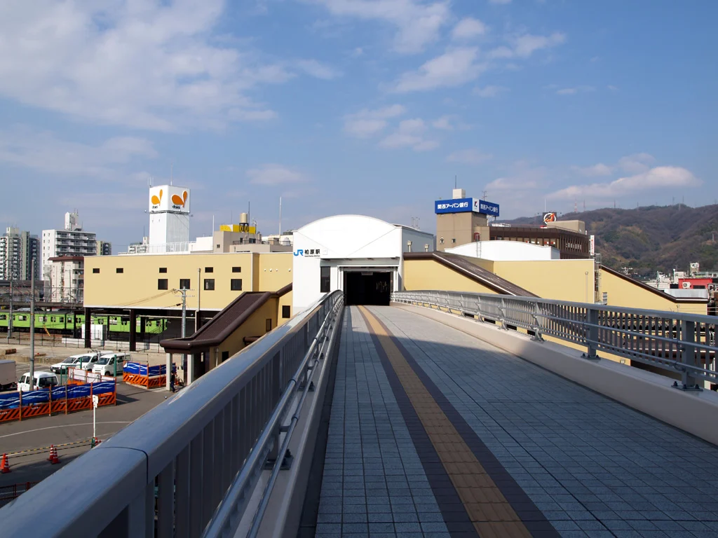 大阪府にあるJR柏原駅の写真