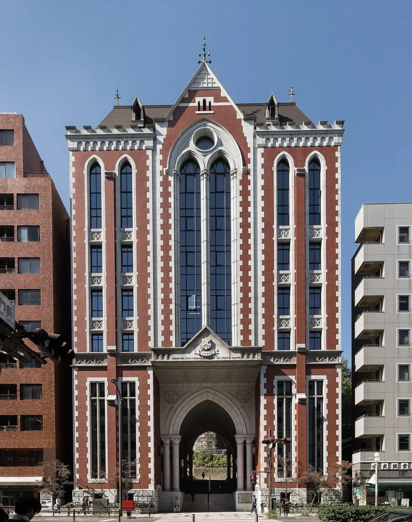 慶應義塾大学三田キャンパス東門の写真