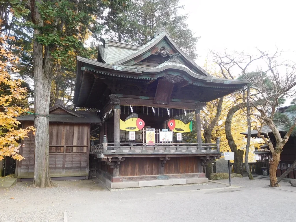 宇都宮二荒山神社に飾られた黄ぶなの写真