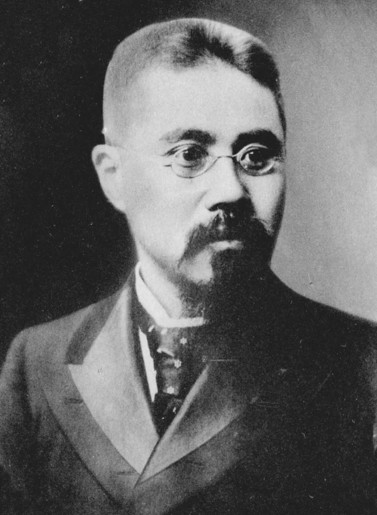 日本初の博士号を授与された数学者・菊池大麓の肖像写真