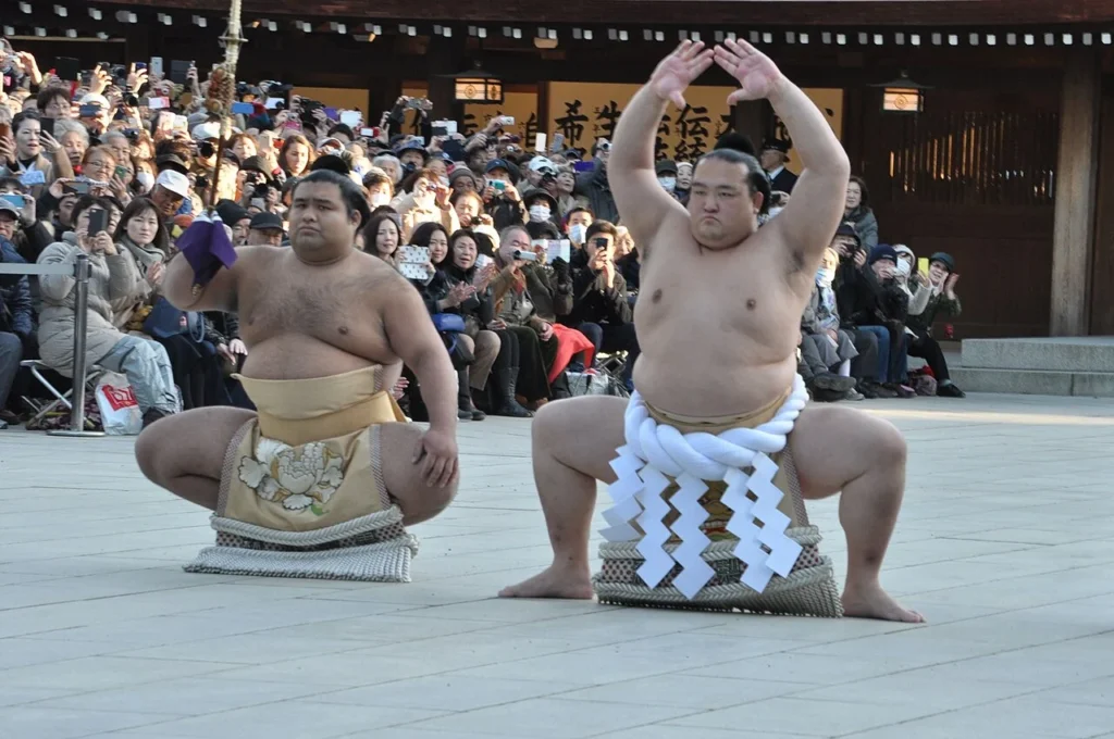 明治神宮で奉納土俵入りを行う横綱稀勢の里