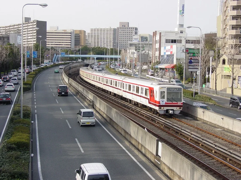北大阪急行線を走る8000系電車