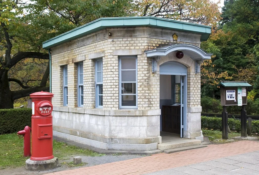 明治後期に建てられた須田町派出所の復元建物