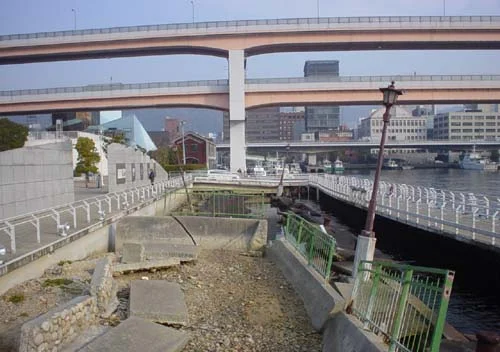 阪神・淡路大震災の被害を保存した神戸港震災メモリアルパーク