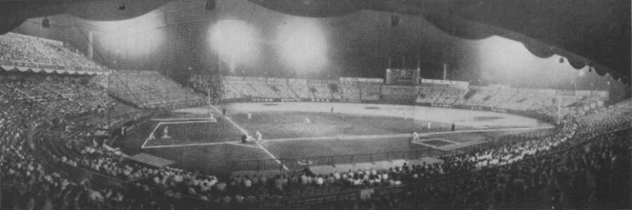 後楽園球場のナイター設備を写した写真
