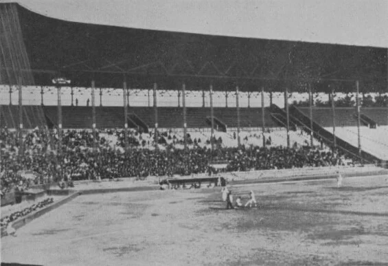 大鉄傘が撤去される前の阪神甲子園球場