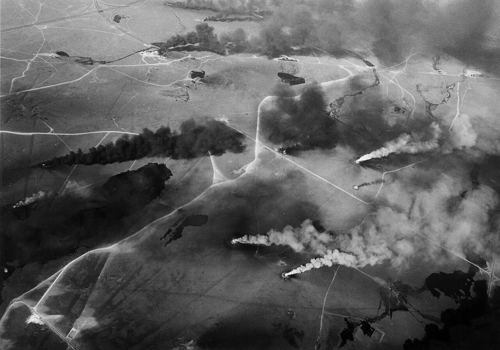 クウェートの油田火災を上空から撮影した写真