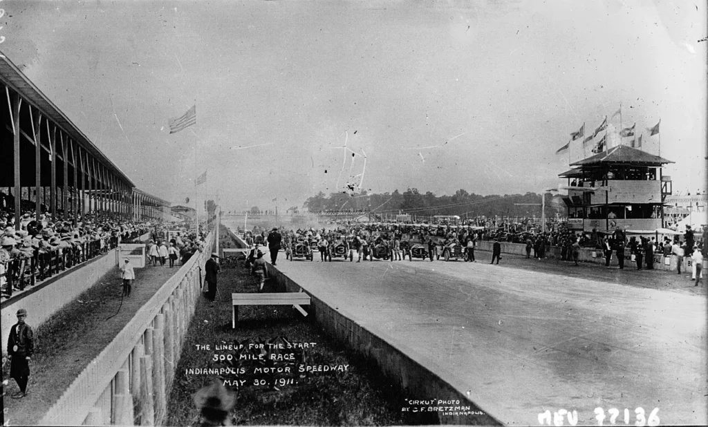 1911年に開催された第1回インディアナポリス500マイルレース