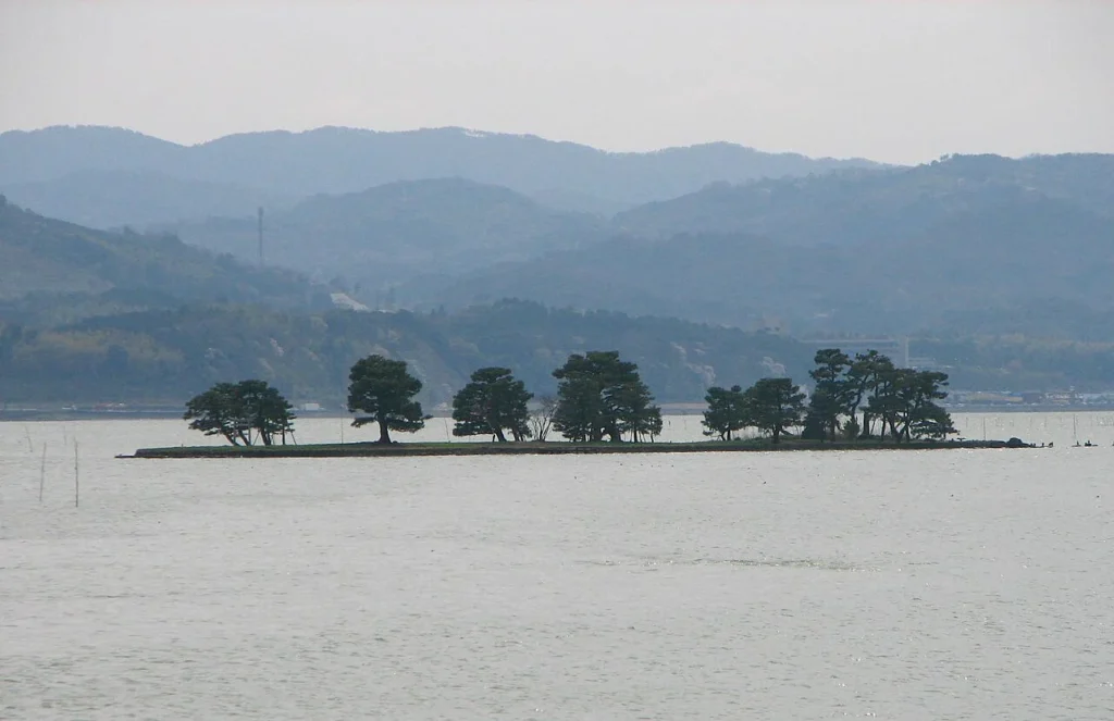 宍道湖に浮かぶ嫁ヶ島の写真