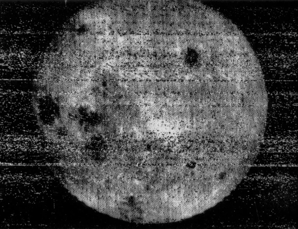ルナ3号が撮影した月の裏側の最初期の画像