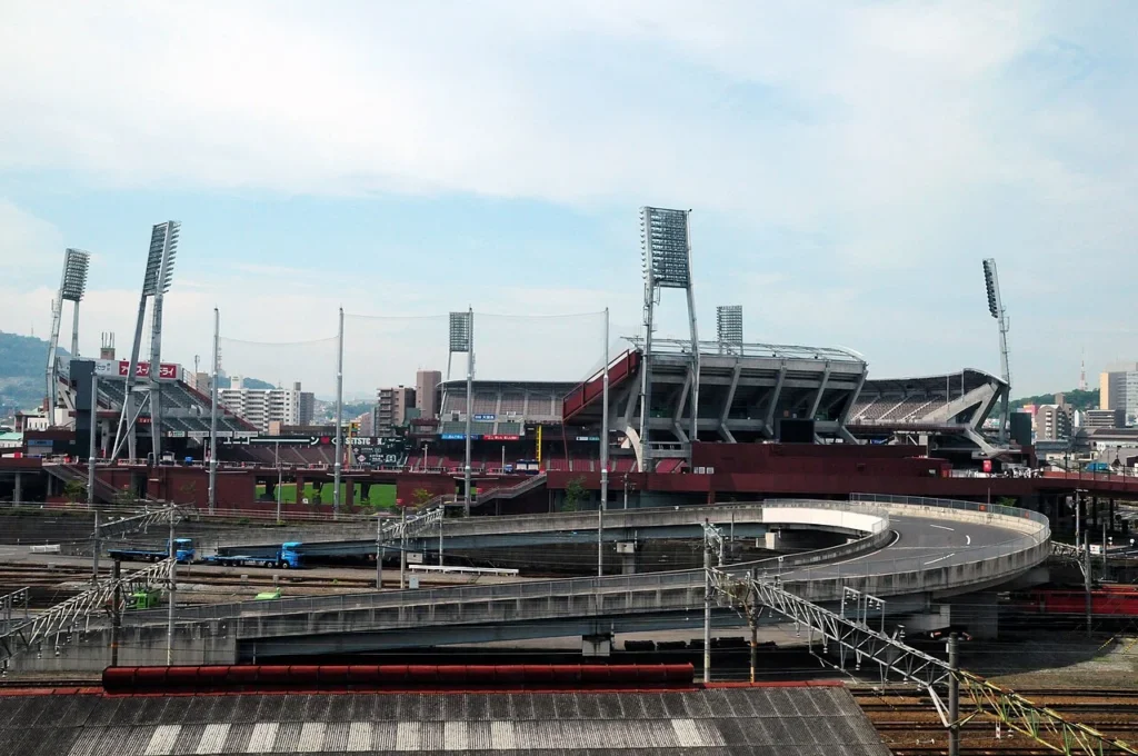 新幹線から撮影されたマツダスタジアム