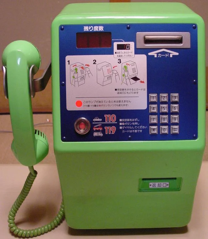 初期のカード専用公衆電話機MC-2の写真