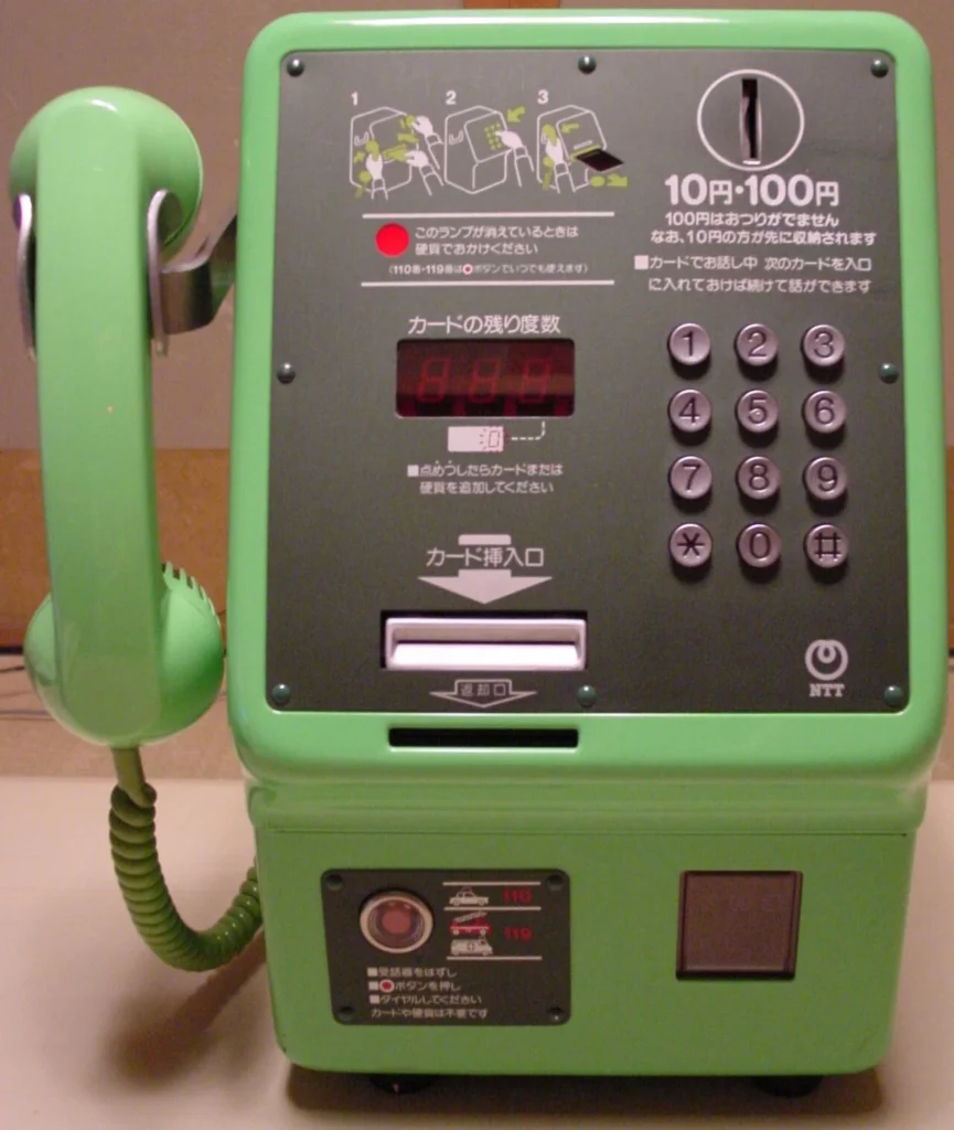 テレホンカードと硬貨に対応するMC-3PNC公衆電話機の写真