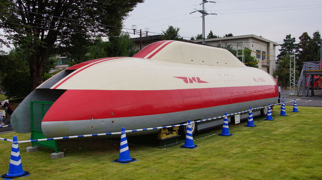保存展示されている超電導リニア実験車ML500