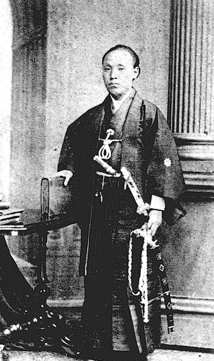 日本の近代郵便制度を整えた前島密の肖像写真